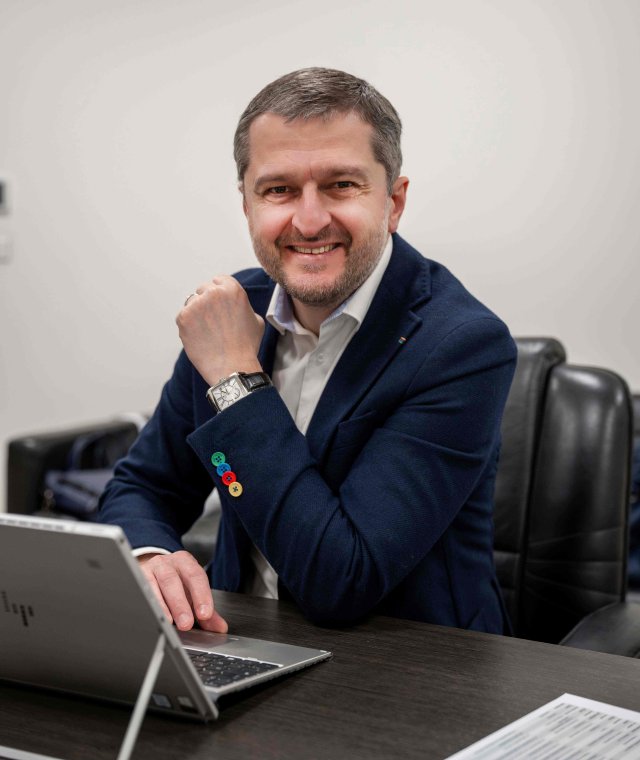 Zviad Khalvashi
